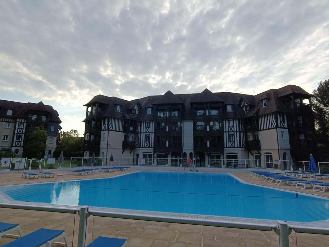 Appart 2 Chambres Piscine Chez Rox - Residence Du Golf Deauville Bagian luar foto